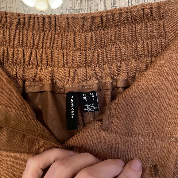 Vero Moda Kaylee High Rise Pleat Front Shorts - Picture 10 of 12